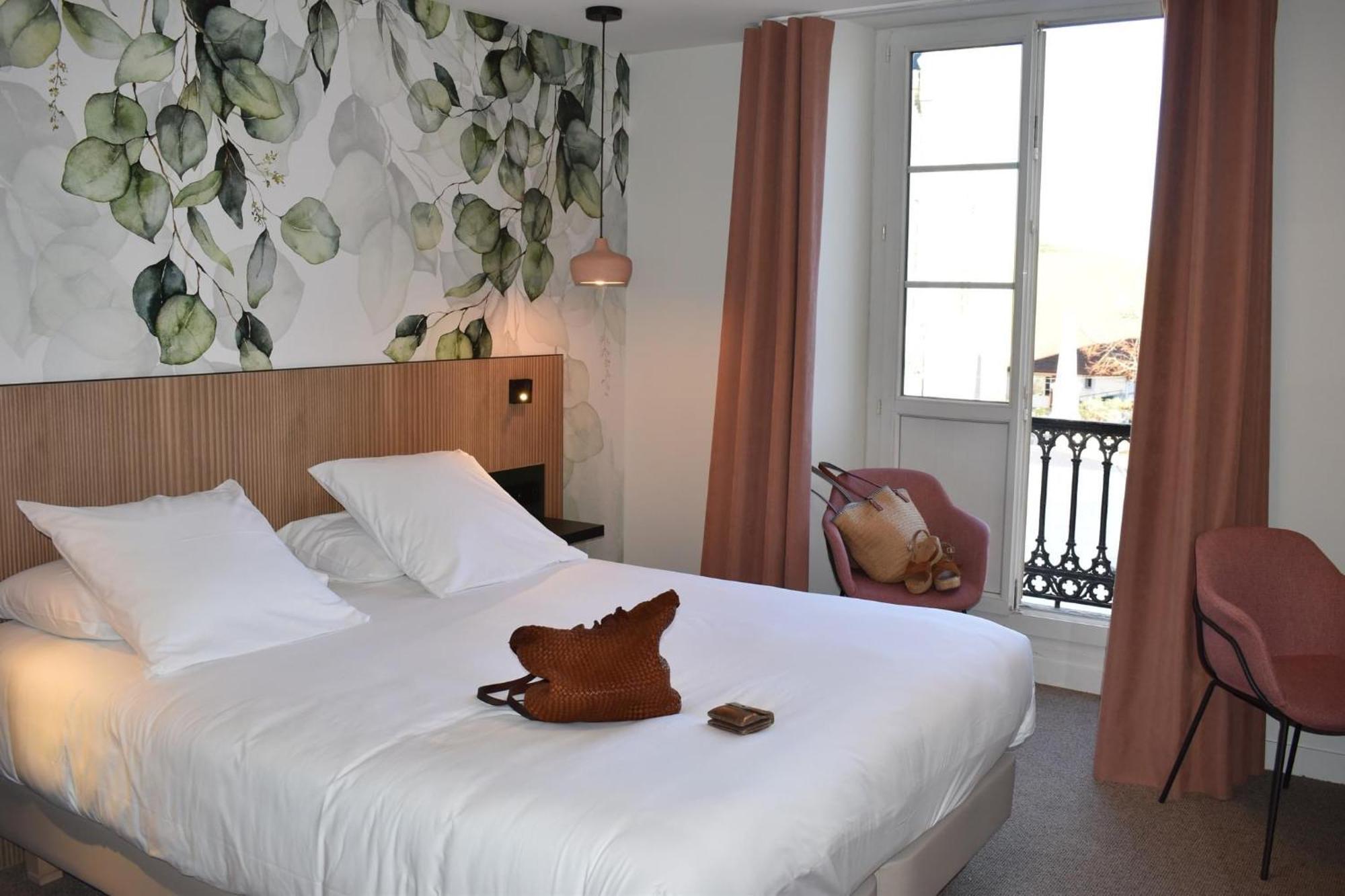 Hotel Les Tilleuls Hasparren Eksteriør bilde