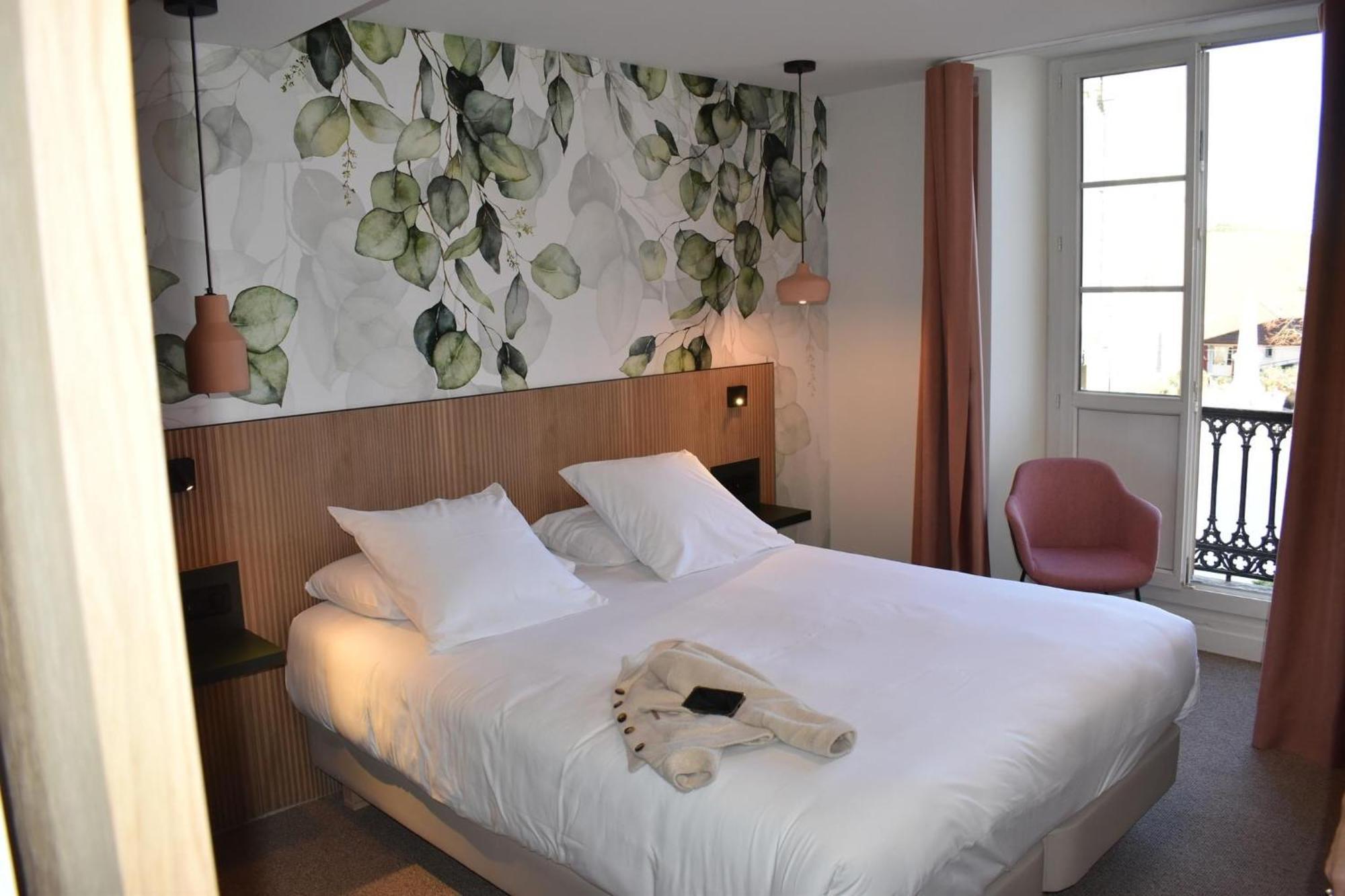 Hotel Les Tilleuls Hasparren Eksteriør bilde